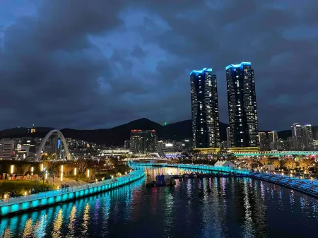 G7 Skyline Hotel Отели рядом с достопримечательностью «Yongdusan Park»