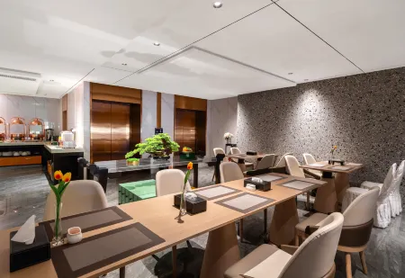 Expo International Hotel (Dongguan Dongcheng Metro Station Wanda Plaza) Отели рядом с достопримечательностью «CPC Dongguan Party School of CPC»