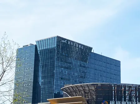 Yunyi Hotel Lugu Lake Отели рядом с достопримечательностью «Anhui Normal University Qijiang College (Wenjin Campus)»