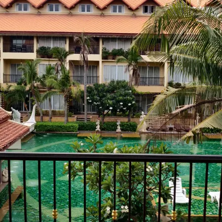 Villa Thongbura