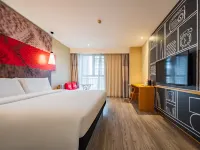 Ibis Hotel (Chengdu Dongjiao Memory Construction Road Branch) Hotels near Chengdu Eastern Memory