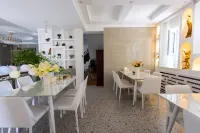 Yining Huayujian homestay