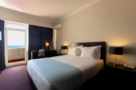 Carcavelos Beach Hotel