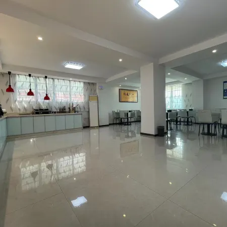 7Days Inn chain hotel (Ruijin Hongdu Square)