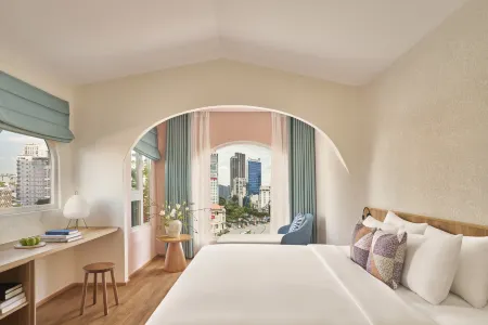 Silverland Ben Thanh Hotel Отели рядом с достопримечательностью «Hutech University of Technology»