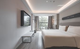 Qingju Hotel, Renmin Middle Road, Haohe Scenic Area, Nantong - Housity