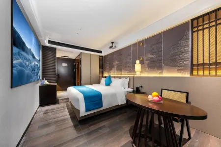 Aiwei Hotel (Bao'an Pingzhou Metro Station)