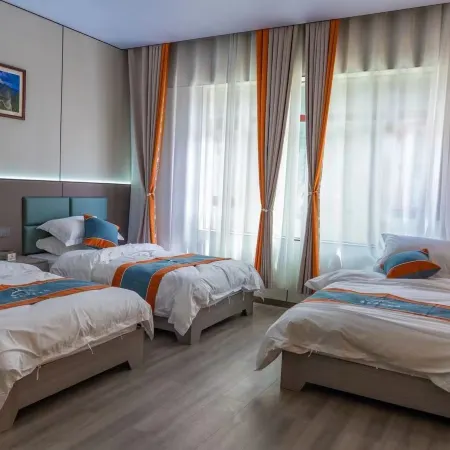 Xinlong Kangwaluozhi Hotel
