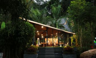 Sensi Rainforest Peninsula Hotel