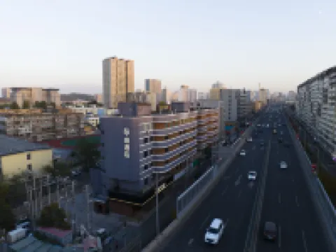 Zhe Fei Hotel (Urumqi Dade Zhongyinggong Subway Station） โรงแรมใน