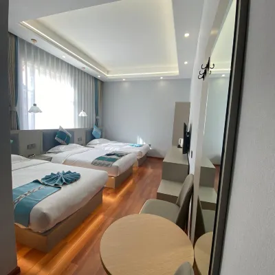 Deqin Fenghua Xueyue Hotel Hotels near The Great Bay of Jinsha River, Meili Snow Mountain National Park