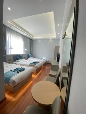 Deqin Fenghua Xueyue Hotel Hotels near The Great Bay of Jinsha River, Meili Snow Mountain National Park