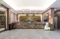 維也納3好飯店（沈丘高鐵站隆鼎國貿店） - 停車場
