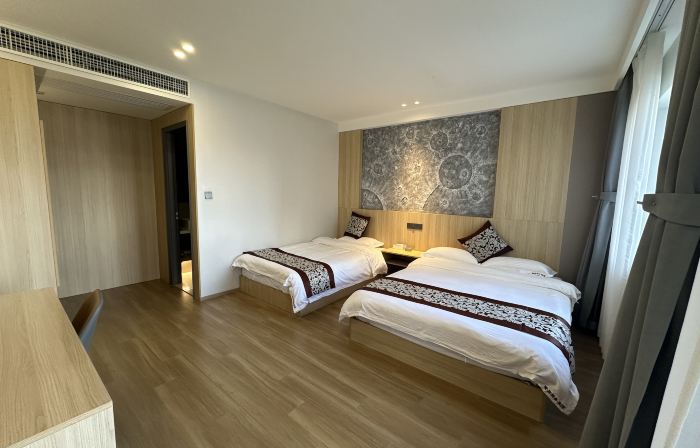 Xinbinlongxu Business Hotel