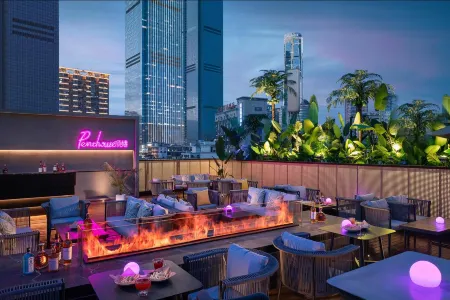 FUNGEE S Hotel, Wuyi Square, Huangxing Square Station, Changsha Отели рядом с достопримечательностью «Nvzi University Library»