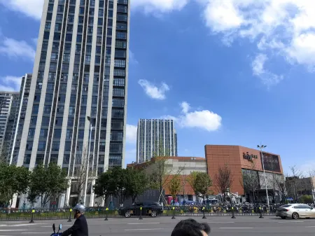 Claire Loft Apartments Vientiane Отели рядом с достопримечательностью «Yuweizhou Park»