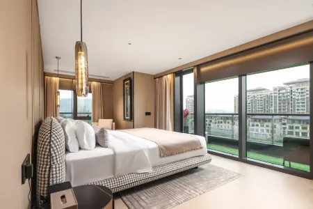 Zhuhai Jiuchuan Cuihu Hotel Отели рядом с достопримечательностью «Zhuhai Branch of Beijing Normal University Dormitory»