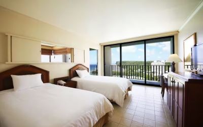 ビーチタワー 和風オーシャンフロントスイート 5名 2シングルベッド+布団3枚 グアム リーフ ホテルの写真