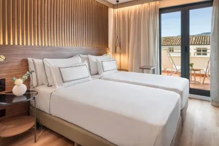 Melia Granada Отели рядом с достопримечательностью «Монастырь Святого Иеронима»