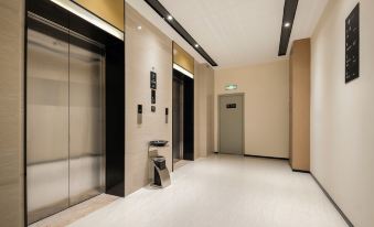 City Comfort Inn Hotel (Hechi Jinchengjiang Baima Pedestrian Street)