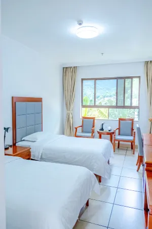 Wuzhishan Yatai Rainforest Resort Hotel Отели рядом с достопримечательностью «Tropic Rain Forest Scenery Spot of Five Finger Mountain»