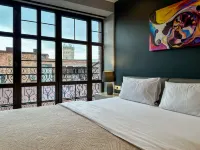 Silver 39 Corner Hotel