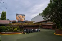 Victoria Court Hillcrest Hotels near Capitol Commons