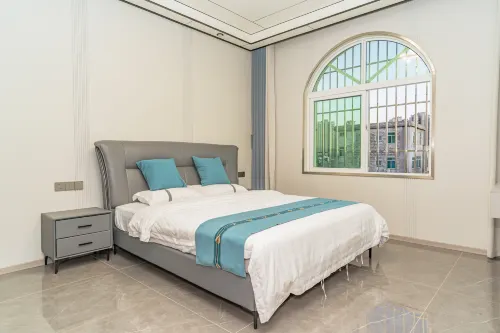 There's a hostel. Pingtan County railway station