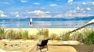 Fuxian Lake Sunrise Shore B&B Hotels in Luchong scenic area