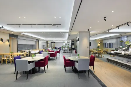 Campanile Hotel (Wuhan Zhongnan Road Metro Station) Отели рядом со станцией Wuchang Railway Station