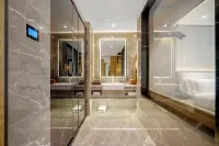 LongChen Huasu Yunbo  Hotel (Daqing East Railway Station) Hotels in Daqing