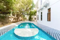 Miyue · Shenzhen Blue and White Saint Island Cliff Hot Tub Boutique Stay
