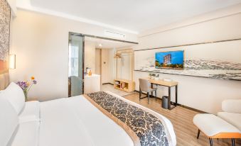 Yichang Lvyue Hotel (AQUA PLAZA& Three Gorges University Shop)