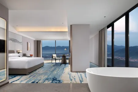 Yunfu Yunan Fengyue Holiday hotel Отели рядом со станцией Yunfu East Railway Station