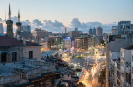 AKKA ลัช โฮเทล ทักซิม