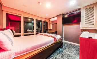 Yeongdeungpo Market Max Motel