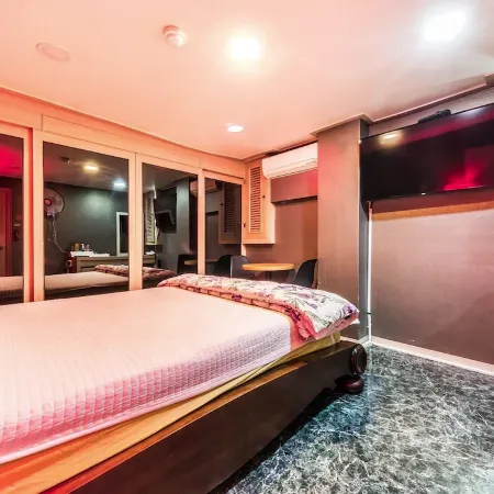Yeongdeungpo Market Max Motel Отели рядом с достопримечательностью «Парк Йоидо»