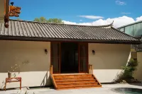 Hill front Art Hotel Hotels in Shuhe Old Town