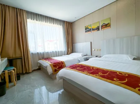 Yinhe Hotel (Changbaishan Shopping Center) Отели рядом со станцией Changbaishan Railway Station