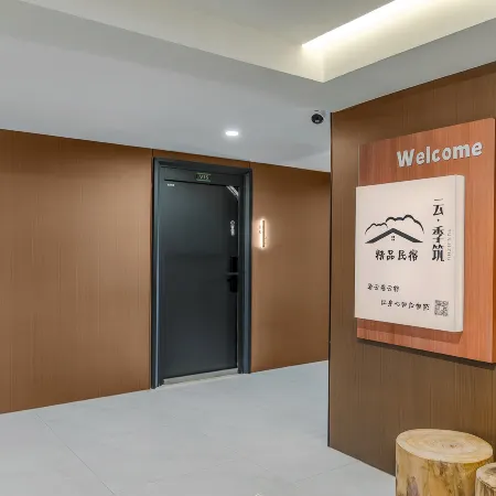 Yun · Jizhu Designer Homestay (Datong South Station Fangte Happy World Store)
