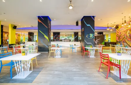 Cassia Phuket, part of Banyan Group Отели рядом с достопримечательностью «Банг Тао»