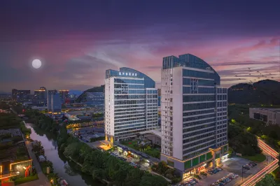 Jade Crystal Hotel (Jiaojiang Ocean World Store) Hotels near Xunqu Pavilion