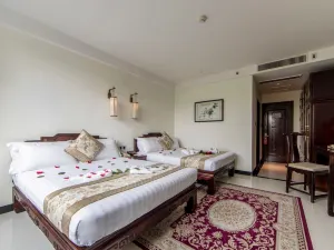 Yunfu Xinxing Longshan Hot Spring Hotel