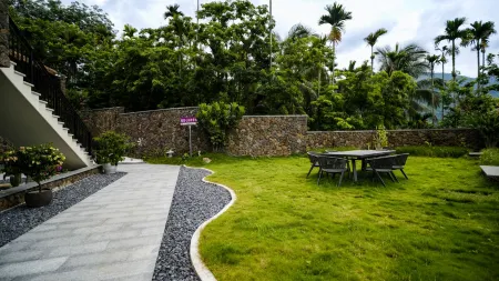 Qixian Miaoshan Shuyan Onsen Villa 360° Wild Luxury Private Hot Spring Resort Guesthouse Отели рядом с достопримечательностью «Qixian Square»