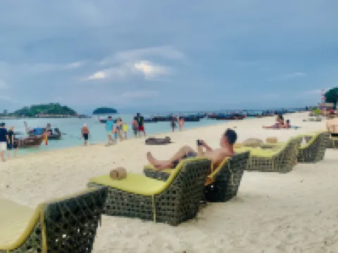 Andaman Beach Resort by Zodiac โรงแรมในเกาะหลีเป๊ะ