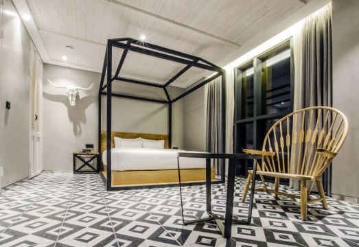 호텔 더 디자이너스 프리미어