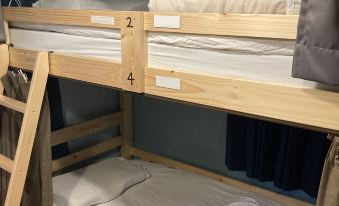 Hostel Blue Door ホステル ブルードア