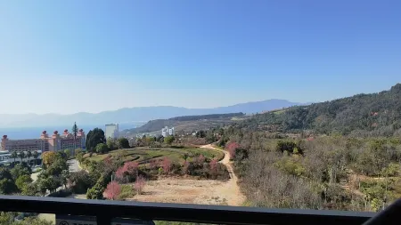 Fuxian Lake Slow Tree Resort Hotel (Happy World Cambrian Branch) Отели рядом с достопримечательностью «Xiaowan Village»