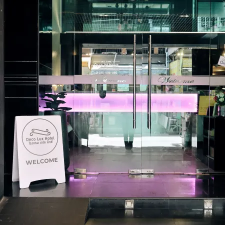 Deco Lux Hotel Отели рядом с достопримечательностью «Башня Баййок»