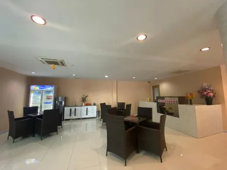 DMerlion Hotel Batam Отели в г. Sagulung